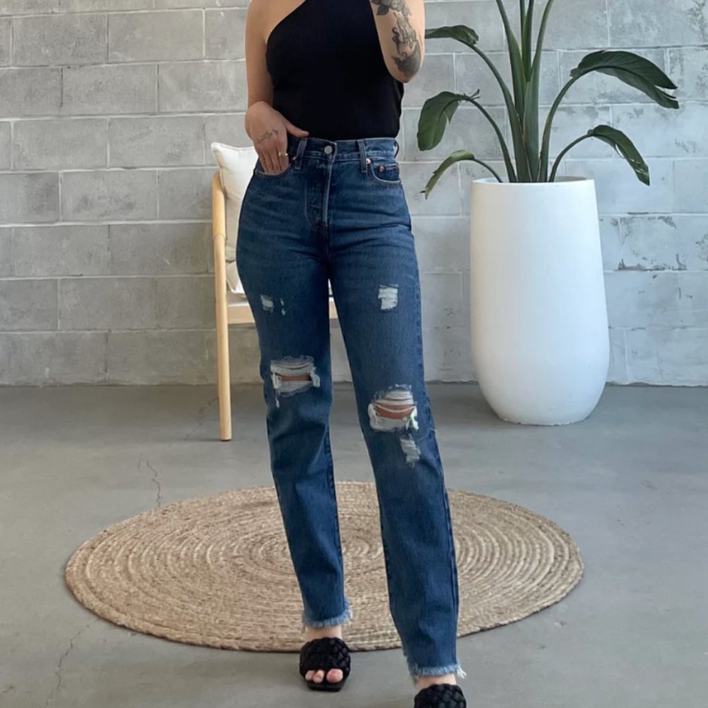 Levi's Distressed Wedgie Straight Jean